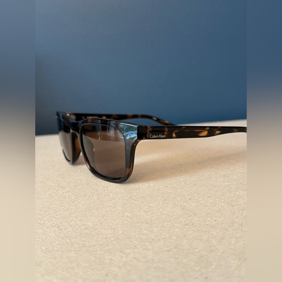 Calvin Klein Brown Tortoiseshell Square Sunglasses - Picture 1 of 9